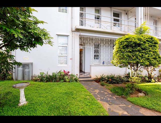 2.5 BEDROOM APARTMENT FOR SALE IN ESSENWOOD